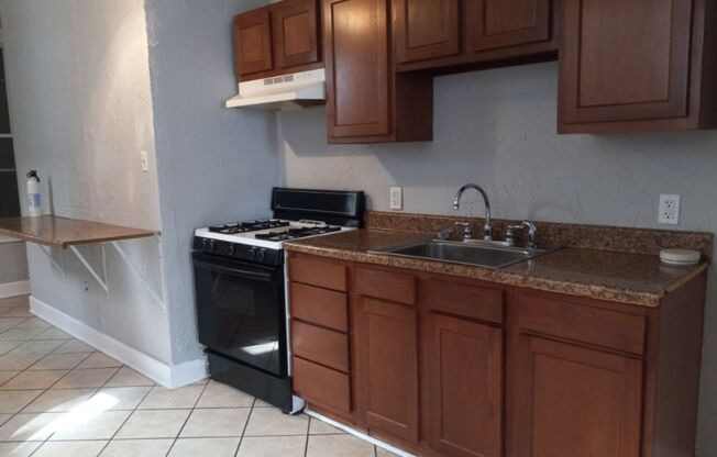 3 beds, 1 bath, $1,250