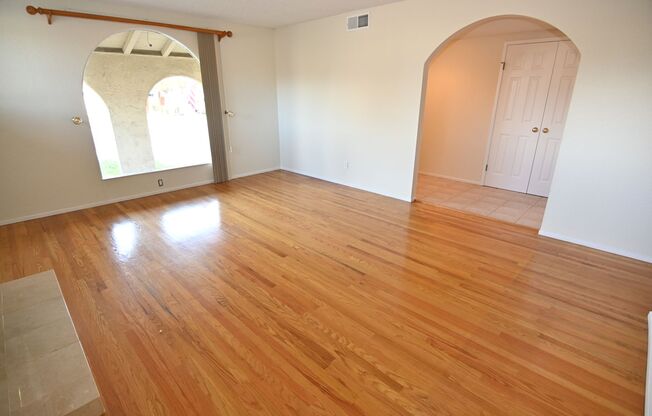 Beautiful 4 bedroom 2 bathroom home for the New Year!