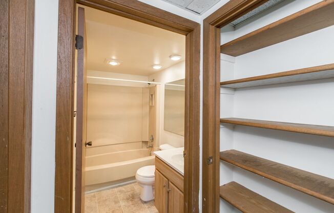 2 beds, 1 bath, $1,045, Unit 615-01