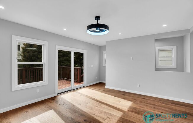 Sunnyside: Newly Renovated Single Family Home w/ 2 Bonus Rooms, Garage & Yard