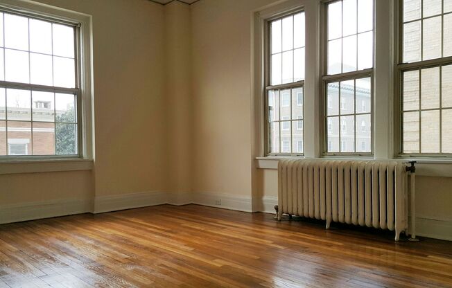 2 beds, 2 baths, 775 sqft, $1,875, Unit 410