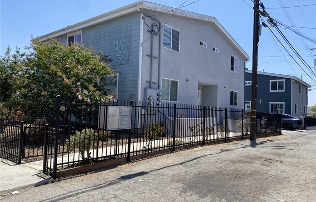 2418-2420 1/2 Folsom St.