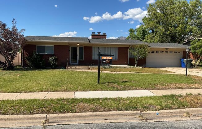 3 bdrm 2 bath Home 2 car Garage small dog Friendly