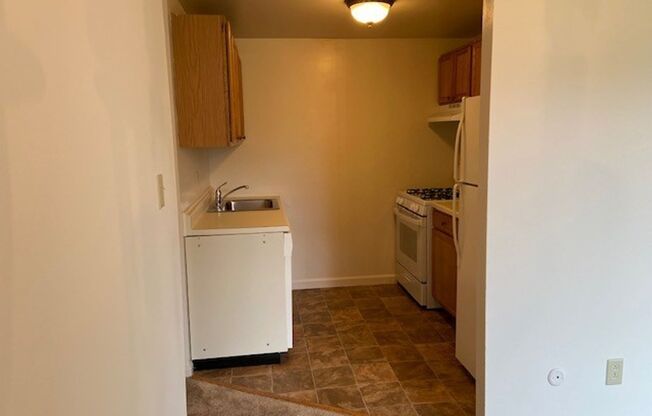 2 beds, 1 bath, 900 sqft, $1,525, Unit 128