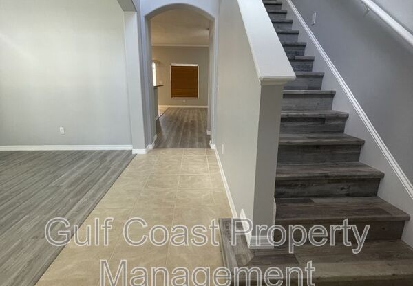 2827 SUNCOAST LK BLVD