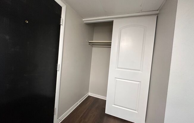 Studio, 1 bath, 400 sqft, $700, Unit 815