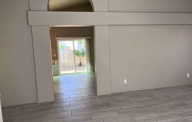 Adorable light and bright! 3Bedroom/2Bath Scottsdale Home!