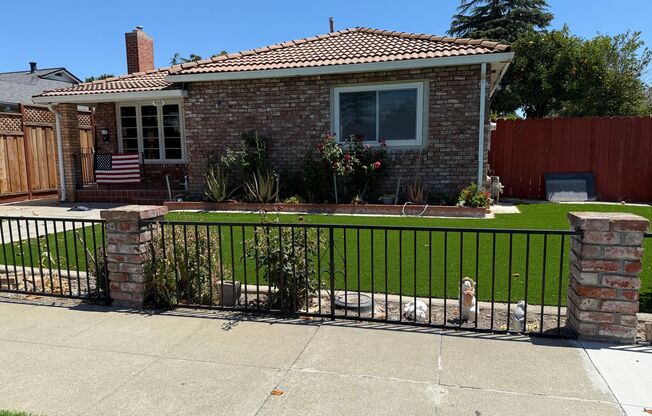 SINGLE STORY DOLL HOUSE ON CORNER LOT...3 BED/2BA WITH LAUNDRY ROOM
