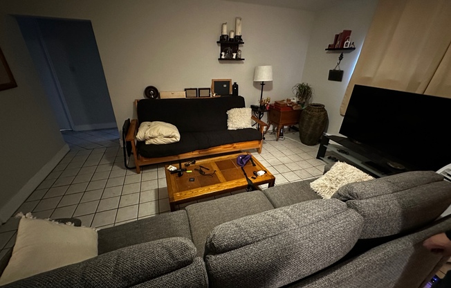 2 beds, 1 bath, $2,850, Unit 1