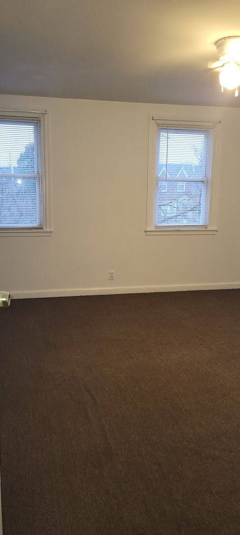 3 beds, 1 bath, $1,300