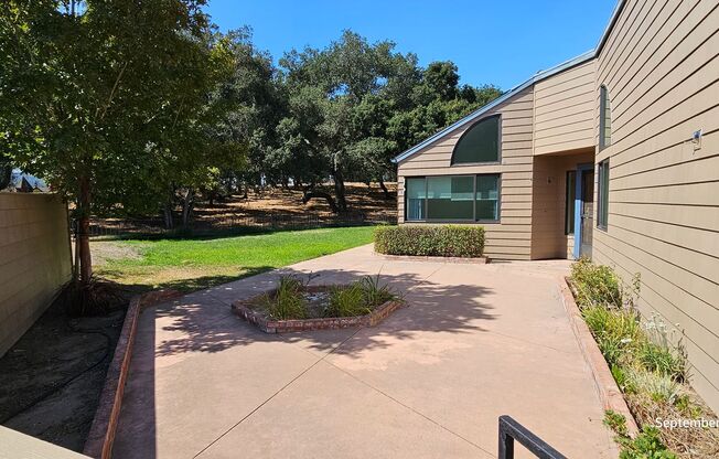 Oakridge Park Single Story Condo in Orcutt with Easy Access to VSFB