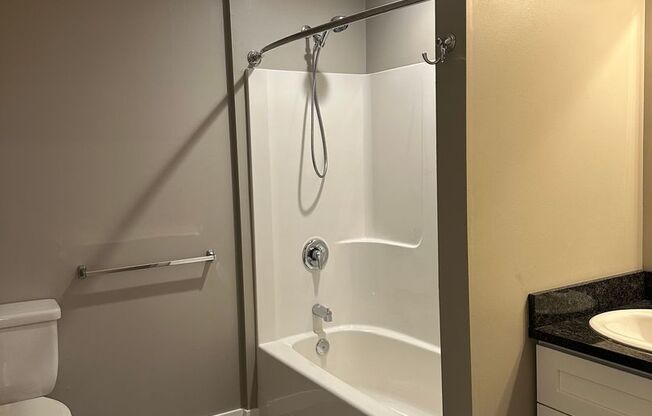 4 beds, 2 baths, $2,600, Unit 109-308