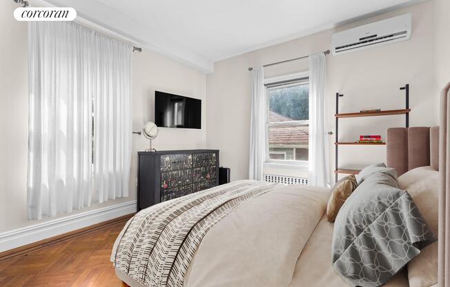 826 E 22 ST