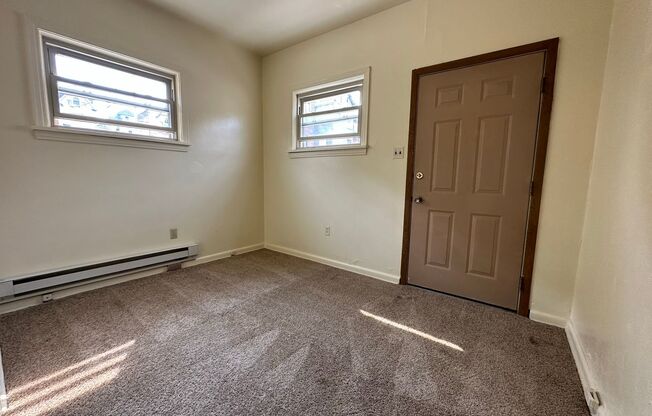 1 bed, 1 bath, $990, Unit 2