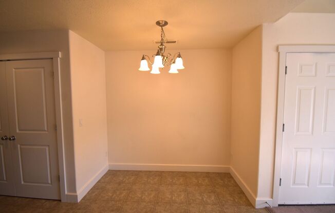 1 bed, 1 bath, 776 sqft, $1,195, Unit 102 Weldwood