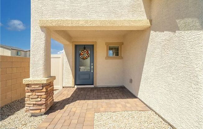 Bright, Modern 3 Bd, 3 bth, Home with Chef inspired Kitchen, 2 Living Spaces