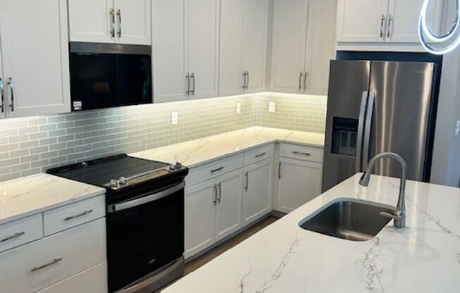 Beautiful 2 bedroom Townhouse with Office and Water View!