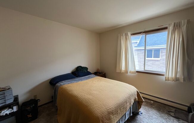 1 bed, 1 bath, $950, Unit 28