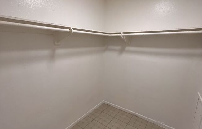 Studio, 1 bath, $1,150