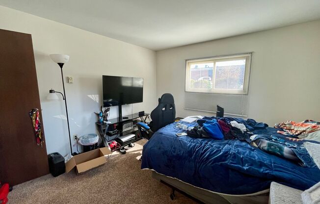 2 beds, 1.5 baths, $1,350, Unit 110