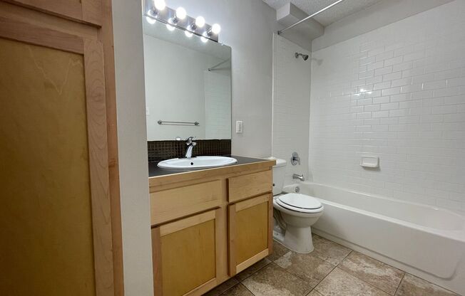 1 bed, 1 bath, 700 sqft, $1,054, Unit ELP2202-158