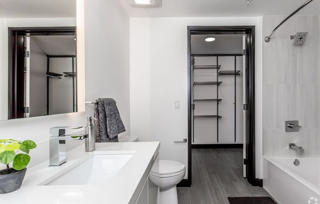 2 beds, 2 baths, 840 sqft, $3,495, Unit PH09