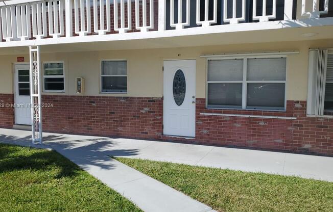 1454 N 12 CT
