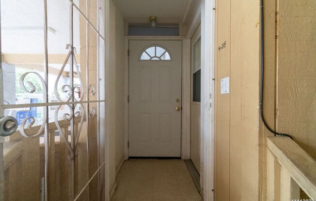 2BR/1BA/2PKG in the Great location/ Waipahu-Lower