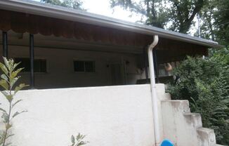 506 1/2 W Cheyenne Road
