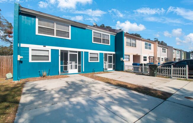 Apply NOW for $25 and Get 1/2 off July if moved in by June 15th!  Spacious 2bdrm/1.5bath Townhome ** Ready Now **  (JUST RE-LISTED)