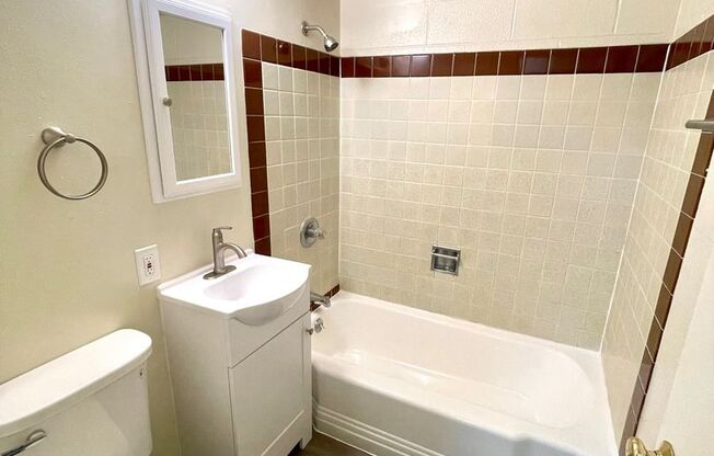 Studio, 1 bath, 302 sqft, $1,125, Unit 111