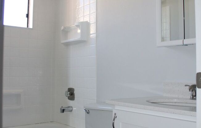 2 beds, 1.5 baths, 920 sqft, $2,075, Unit N203