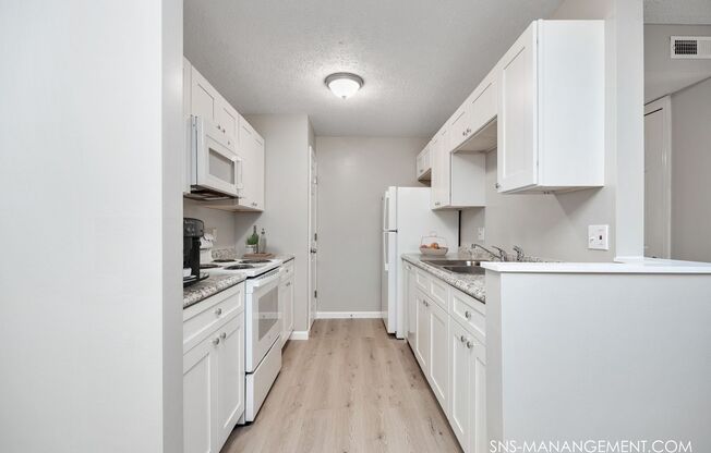 2 beds, 2 baths, 895 sqft, $1,325, Unit SH 2244-09