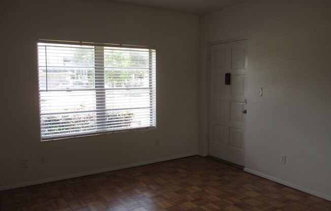 2 beds, 1 bath, 900 sqft, $1,300, Unit 809 Cherry St. #6