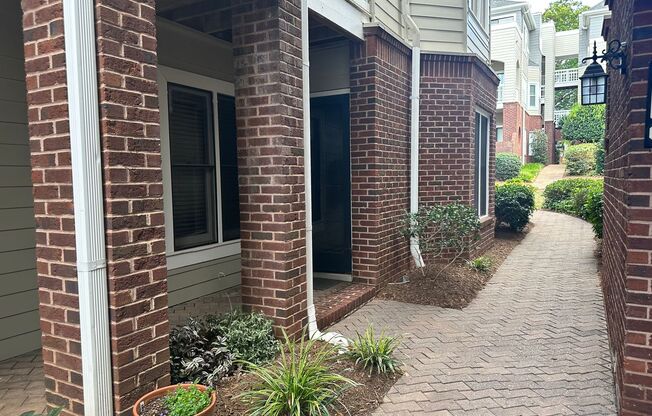 Adorable 2 Bedroom Condo!