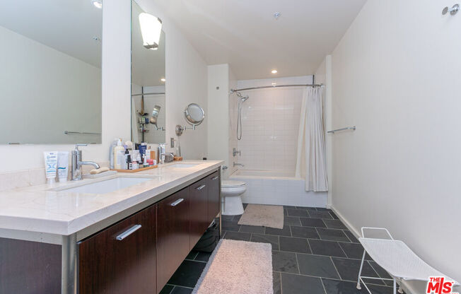 1 bed, 2 baths, 1,390 sqft, $4,000, Unit 1707