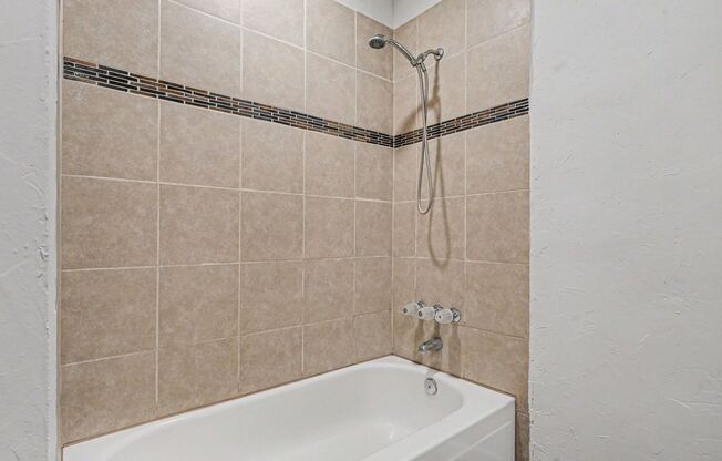 4 beds, 2 baths, $1,725
