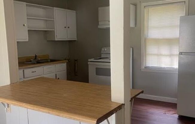 3 beds, 1 bath, $875