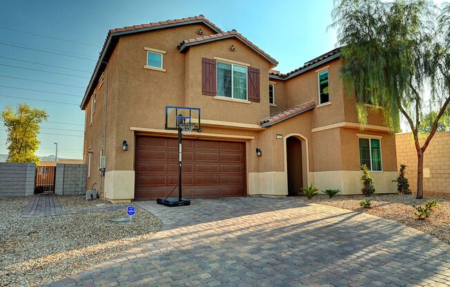 A Stunning Home in Henderson a Sparkling Pool and Spa