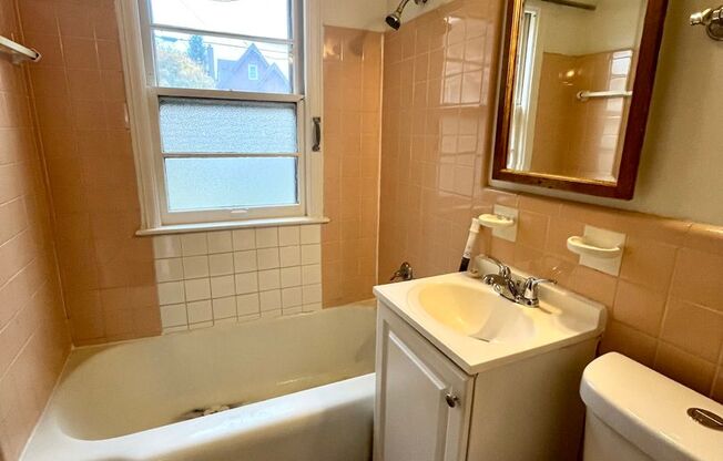 1 bed, 1 bath, $895, Unit 07