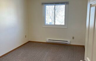 2 beds, 1 bath, $950, Unit 11