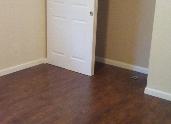 2 beds, 1 bath, 800 sqft, $1,400, Unit Mar1964
