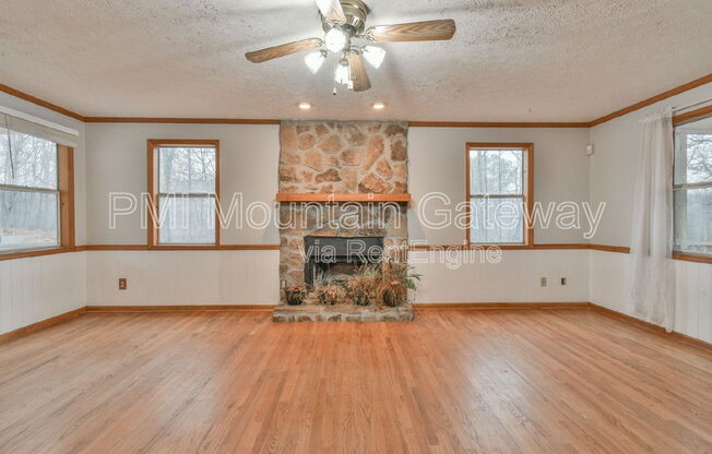 3 beds, 2 baths, 1,248 sqft, $1,750