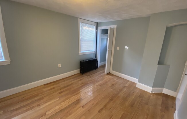 2 beds, 1 bath, $3,600, Unit A