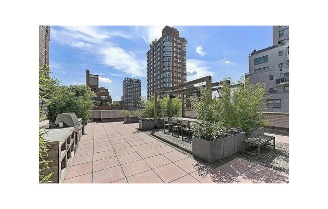 250 E 65 ST