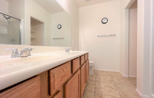 3 beds, 2 baths, $1,590, Unit # 2142