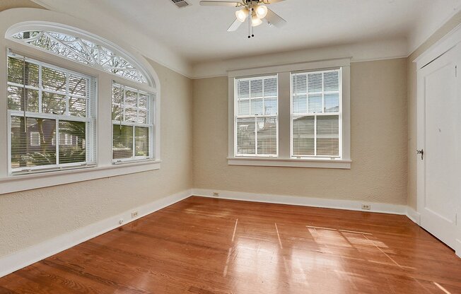 128 Lake Ave