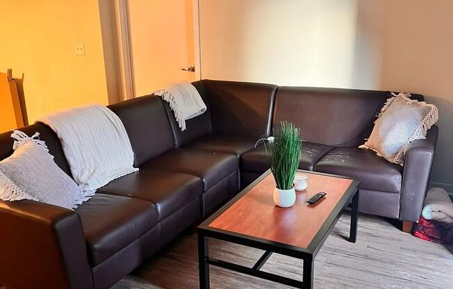 2 beds, 2 baths, $1,660, Unit 408