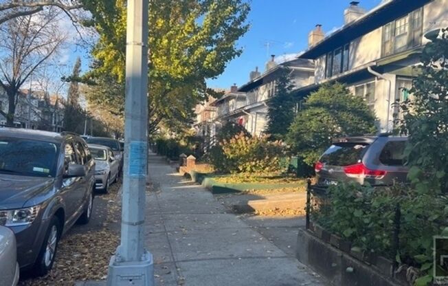 433 E 2 ST