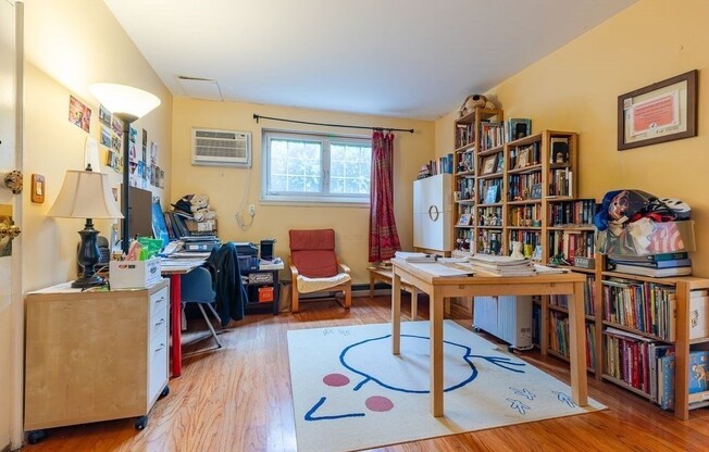 2 beds, 1 bath, 703 sqft, $2,600, Unit 1